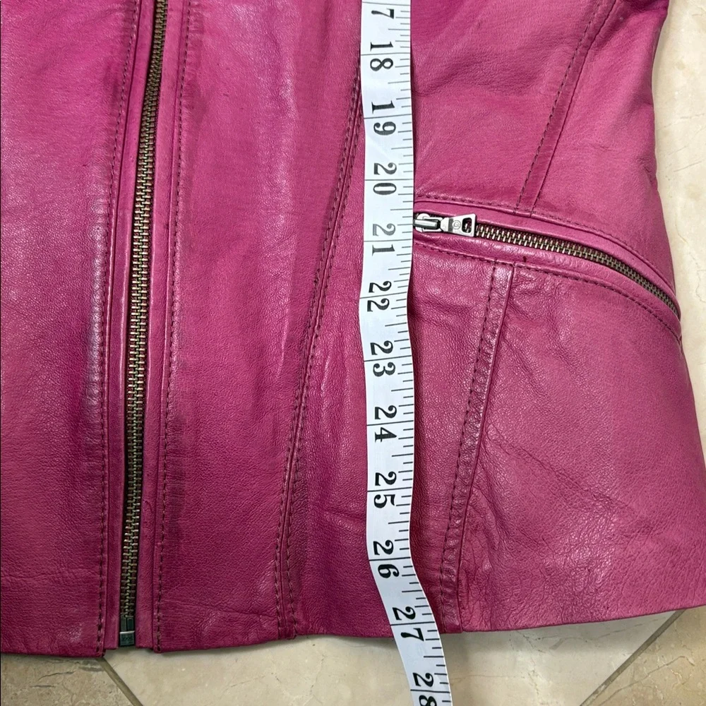 ⭐️ Danier Fuchsia Leather Jacket- size medium - Picture 10 of 12